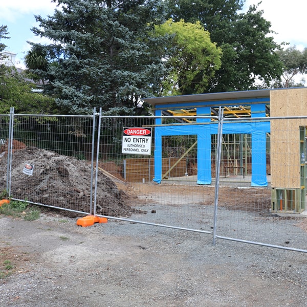 do you deliver and install temporary fencing and what's the cost for these services in Parryville Pennsylvania